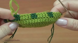 599K views · 10K reactions | Let's crochet mosaic together?... At a basic level, mosaic crochet creates interesting color patterns by working different colors of yarn down into previous rows to create a color pattern. | Crochet Elenarugalstudio | Facebook