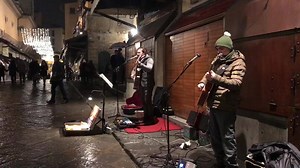 Live music with Claudio Spadi and a cute little dancer | Everybody Loves Tuscany