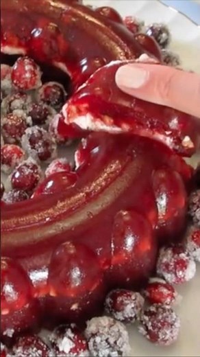 CRANBERRY JELLIED SALAD 😋 FESTIVE & YUMMY 😍 #food #delicious #thanksgiving #homemade #sidedish