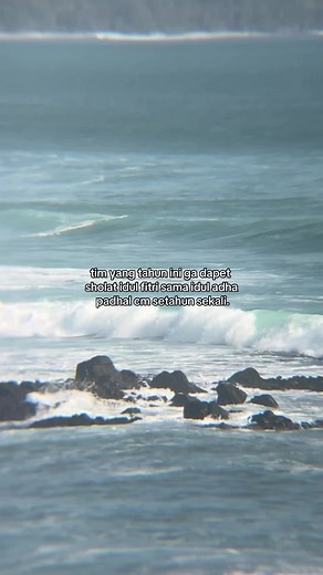 Majestic Ocean Waves Against Rugged Rocks