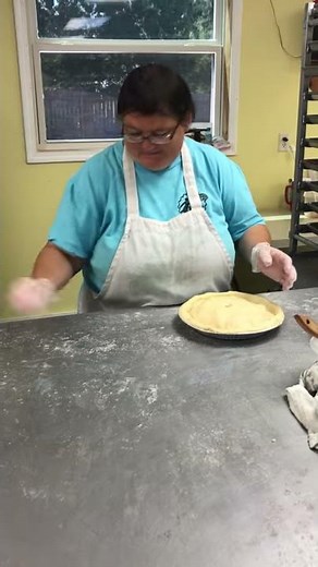 Village Pie Maker - Crimping a Pie Crust