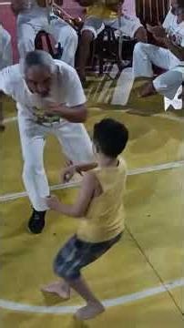 MARCOS MESTRE TEACHING SOCIAL CAPOEIRA