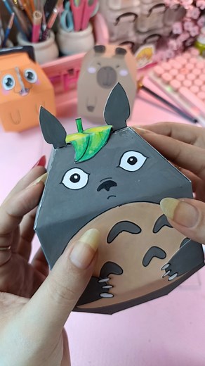 Hice una alcancía de #totoro en #papercraft #papercrafting #ghibli #mivecinototoro #papercutout Con cuál sigo? . . . #fnaf #intensamente2 #mylittlepony #PowerPuffGirls #mario #gumball #spyfamily #hellokitty #hazbinhotel #sailormoon #stevenuniverse #rosado #digitalcircus #horadeaventura #teentitans #poppyplaytime #kimetsunoyaiba #pomni #pink #drawing #insideout #painting #poppyplaytime #cars #manualidades #pixar | Thenail.Art