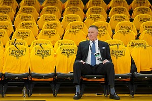 61-year-old Warriors legend downs RUN TMC co-star Mitch Richmond in 3-point shootout, turning back the years