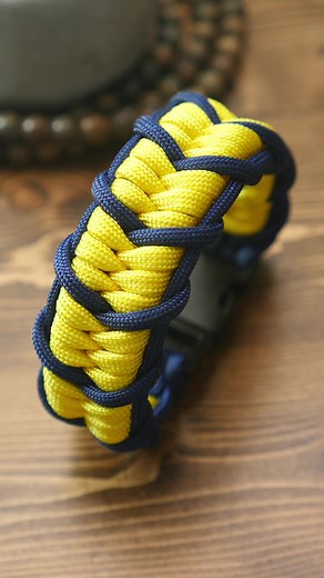 Fishtail Knot Paracord Bracelet🐟🐠 #paracord #paracordweavers #weaversofeternity #weaving #paracordprojects #knots #paracordbracelet