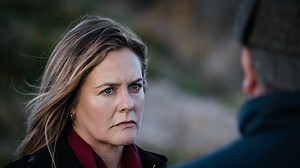 Alicia Silverstone Searches for Her Missing Dad in 'Irish Blood' — Watch Trailer