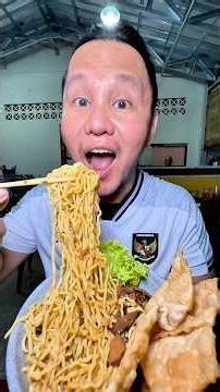 Bakmi legend surabaya satu ini emang gila
