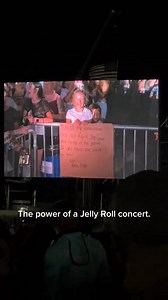 Jelly Roll had a hard time getting through the song when he saw her sign 💔 Sending endless love to this young fan 🫶 🎥: @melztang (TikTok) | The 615 House