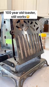 613K views · 85 reactions | 100 year old toaster making buttery cinnamon roll toast #food #snack #estatesalefinds #vintage #antiques #antique | Flavor God | Facebook