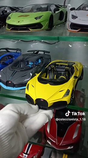 Belleza en miniatura: Colección de autos a escala 1/18