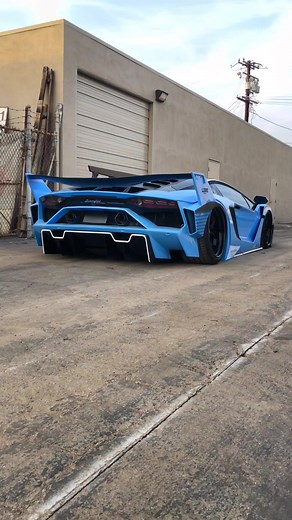 Customized Aventadors: Lamborghini Diablo Liberty Walk