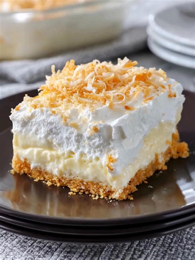 Best Coconut Cream Lush Ingredients → Base Layer 180 grams graham cracker crumbs 115 grams unsalted butter, melted → Cream Cheese Layer 225 grams cream cheese, softened 120 grams powdered sugar 115 grams whipped topping, thawed (divided use) ..... Fυll ᖇecίpe in Coʍmеոτ 💬 | Homemade Recipes