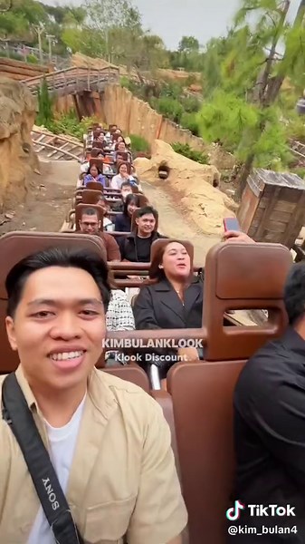 Experience Magical Moments at Hong Kong Disneyland