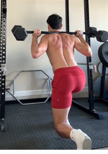 want a great deal on some at home workout equipment? you guys know I love my @JAYFLEX FITNESS EZ curl bar, and I’m excited to see how many of you are using code ROBBY to save 15% off on their equipment!! if you’re looking to elevate leg day (hit those glutes!) you can actually use this EZ curl bar in a bunch of ways 😎 check it out, and follow for more gay fitness tips and confidence building! 👏