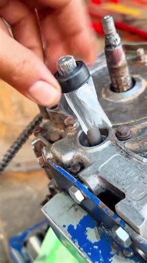 mechanic's trick for installing the crankshaft seal #tutorial #mechanic #automobile