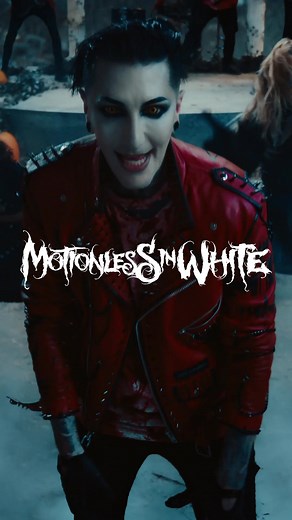 It’s fight or fright in the full moonlight! Werewolf video is live. Link in bio.