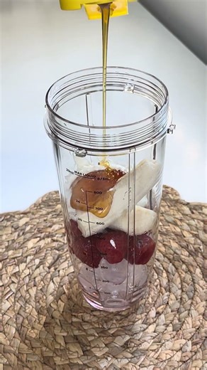 Strawberry Banana Greek Yogurt Smoothie 🍓🍌🥤