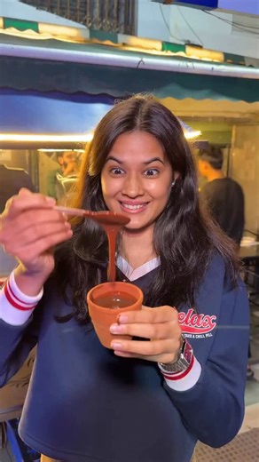 TARA | Food & Travel on Instagram: "Located in Bajaj Nagar, Nagpur ✨ This place is lowkey a dessert lover’s dream. What I tried 👇 • Lotus Biscoff Cheesecake (made with mascarpone super creamy & rich) • London’s viral strawberry dessert • Kulhad hot chocolate (perfect winter comfort) • Nutella waffle (simple but SO good) Cheesecake tubs at affordable prices, hot chocolate in a kulhad, and desserts that actually hit the spot. Plus, they’re open till 2 AM big win for late-night cravings. If you’re