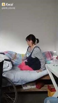 Dak play on bed