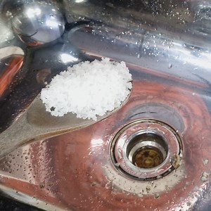 How to unclog sinks and drains with table salt! | Recipes of Drika