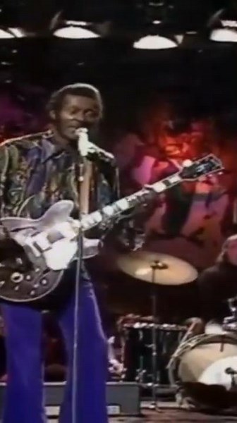 Chuck Berry – Rock and Roll Music 🎸🔥 | Legendary Performance