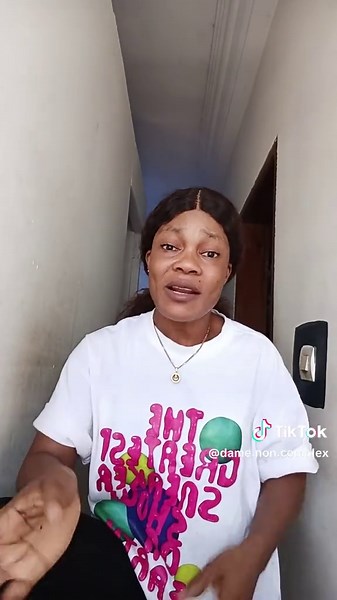 Vidéos de Dame non complexé (@dame.non.complex) avec son original - Dame non complexé