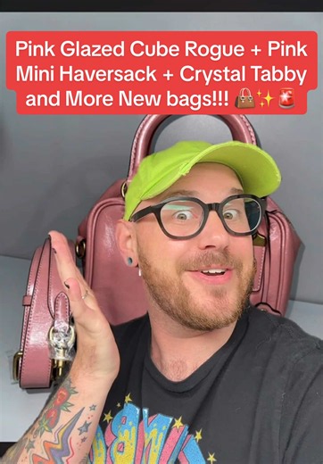 Hey Babes!!! This is not a drill!!! We are starting to see a pink glazed @Coach Rogue bag coming to retail very soon that I want to look at with you!!! 🚨🚨🚨 I truly did not expect to wake up today and see a glazed pink cube rogue!!! I was so very sad whenever we didn’t get the green one, so I’m hoping and crossing my fingers that we will see this!!! 💕 Also wanted to show you guys some more Visual images of the pink mini haversack!!! again we do have confirmation. That should be coming at the 