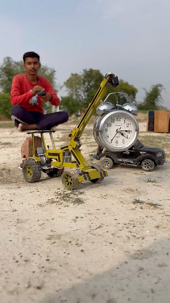 Scorpio alarm watch￼ se takra Gai hydra crane se uthaya watch