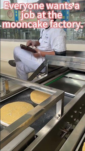 There are such factories too! Making mooncakes is so easy and enjoyable—really tempting!