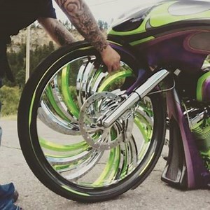 32 inch spinner from the crew at Back Yard Baggers #sturgis #wheel #32wheel Baddest Bagger #photoshoot #spinningfordays | American Bagger Magazine