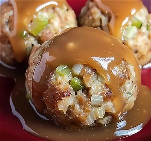 Leftover Turkey Stuffing Balls - Don't LOSE this Recipe 😋 2 C mashed potatoes 2 C stuffing 1 C shredded turkey.... Full Recipe in 💬 👇 | Betty’s Country Cooking