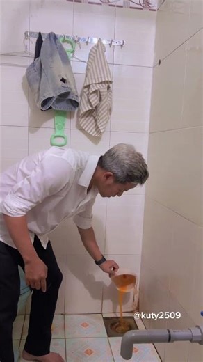 Ken's urinal #kenfamily #cocacafeken