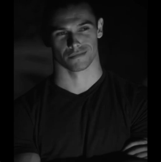 this one hot random side character in #ncis …wow. #ncisedit #tonydinozzoedit #zivadavid #gibbs