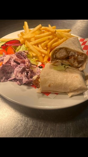 🍔🍜🎵🎶 | Lincoln Inn Bar