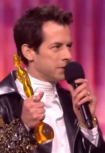 Mark Ronson's Tribute to Amy Winehouse at the BRIT Awards