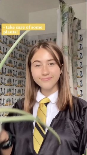 everyone meet our newest hufflebuddy @pufflehuff2 🥺🥺 here’s to everyone feelin homesick for the hufflepuff common room :,) #hufflepuff #harrypotter