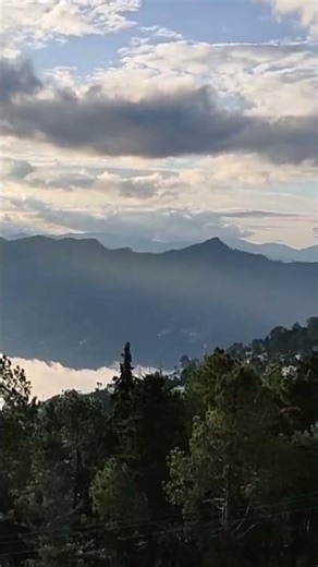 Beautiful Sky view and song by Taylor Swift ❣️ #mountain traveler #somewhere #sunrise mountain.