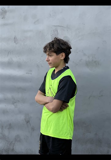 تمرين التوازن والتحكم بالكرة ⚽ لاعبنا Mouad من فئة U14 👌 التركيز مهم… لكن أحيانا تكون النهاية مضحكة 😅 “كرة القدم متعة قبل كل شيء ⚽❤️ -DADAM FC- ⚫️🟡 #footballtraining #fyp #soccertrainingU#U14f#footballacademy