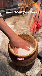 Fresh prawns grilled directly over hot charcoal using traditional Japanese robata style. No heavy seasoning—just pure heat, smoke, and the natural sweetness of the shrimp.🔥🦞🐠 #JapaneseStreetFood #RobataGrill #CharcoalGrilled #Prawns #SeafoodLovers #FoodProcess #SatisfyingCooking #foodie #everyoneシ゚ | Obera Vlog