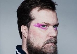 米SSW、ジョン・グラントが新作から「Is He Strange」の音源を公開