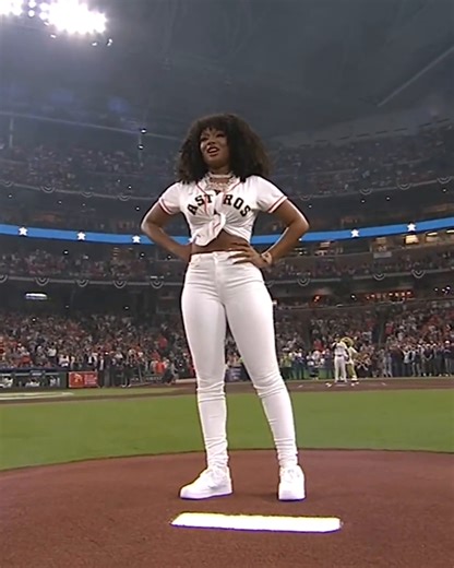 1M views · 81K reactions | These celebrity first pitches are iconic 朗 (: MLB) | SportsCenter | Facebook