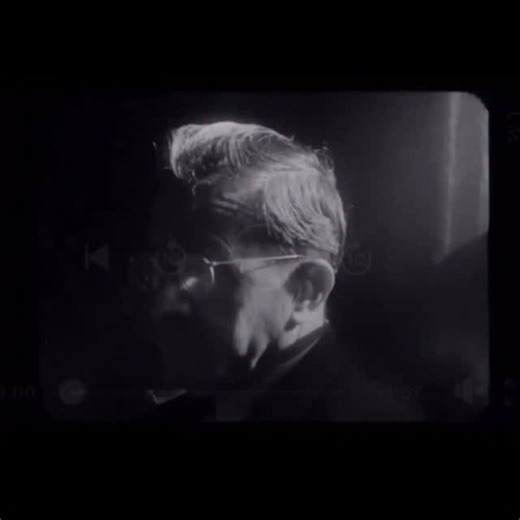 ✍🏻 “Alors me revient en mémoire une phrase que mon père répétait souvent, et qu’il m’avait fait copier plusieurs fois quand il me donnait des leçons d’écriture (cursive, ronde et bâtarde) : ‘Il n’est pas besoin d’espérer pour entreprendre ni de réussir pour persévérer’." —— Marcel Pagnol, La Gloire de mon père (1957) 🎥 : unique archive vidéo montrant Joseph Pagnol au Château de la Buzine, le dernier plan se déroulant sur le tournage de "Regain" (1937). | Marcel Pagnol