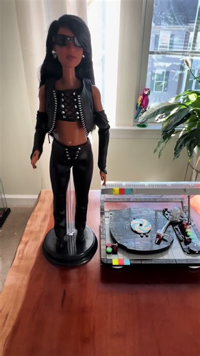 Aaliyah Barbie & Retro Record Player#legos#barbiegirl#barbielover#barbietok#girlsbuildlegostoo#mamasbuildlegostoo#aaliyahbarbie