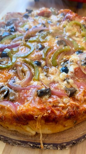 Only way I make pizza I'll never go back to delivery after trying this upside down pizza recipe. This yummy deep dish style pizza is so easy and packed with all of the traditional pizza toppings. It's also flexible so that you can make it your own to include the toppings you love. This original video was produced by Network Media, LLC, Life with Coco, and Liz & Jeff. | Home Hacks & Easy Snacks