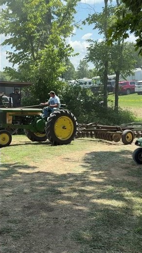 John Deere pulling a couple implements 🚜 Georgetown, Ohio tractor show #shorts