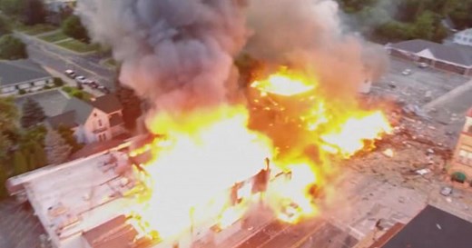 Gas explosion kills firefighter, levels buildings in Wisconsin