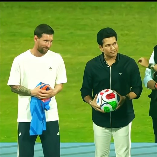 When the GOD of Cricket Meets the GOAT of Football! 🐐🏏⚽ #shorts