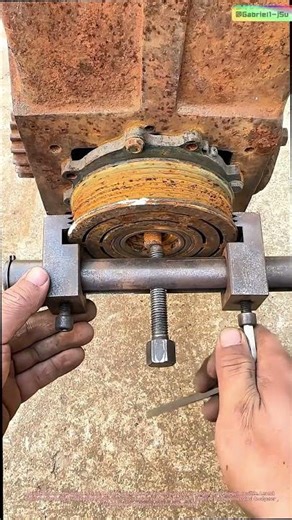 Puissance d'extraction : comment une griffe sur mesure permet de retirer de l'acier grippé