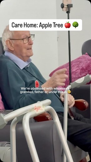 340K views · 382K reactions | The Duchy Darlings singing ‘Apple Tree’ and this lovely gentleman joined right in — pure joy ❤️ #TheDuchyDarlings #1940s #carehome #vintage #harmony @alexandracourtcarehome | The Duchy Darlings | Facebook