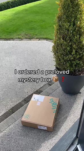 check out @b.kindaclothing for your own box💚💚 can’t wait to style these pieces😍 #mysterybox #unboxing #preloved #depop #depopseller #charityshop #charityshophaul #charityshopfinds #charityshopuk #charityshopsue #thrifthaul #thrifted